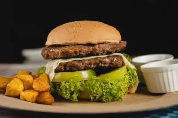 HAMBURGUESA DOBLE CARNE + LIMONADA